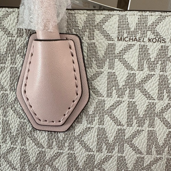Michael Kors Cream and Pink Mini Bag - Picture 3 of 16